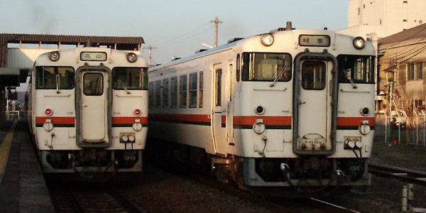 高山本線 753D　キハ48 6505（左）と258D　キハ48 6514